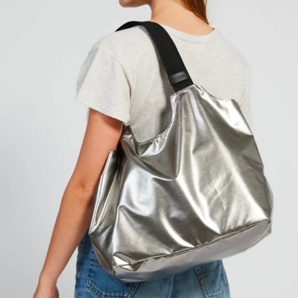 NWT Jack Gomme Thelma Tote in Metal - Picture 3 of 5